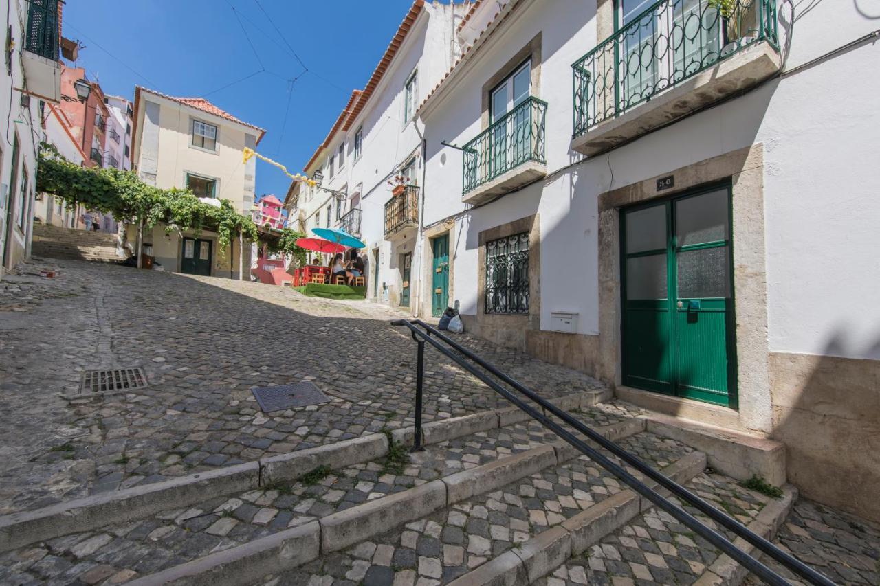 Alfama Typical Beco Da Adica Lisbon Exterior photo